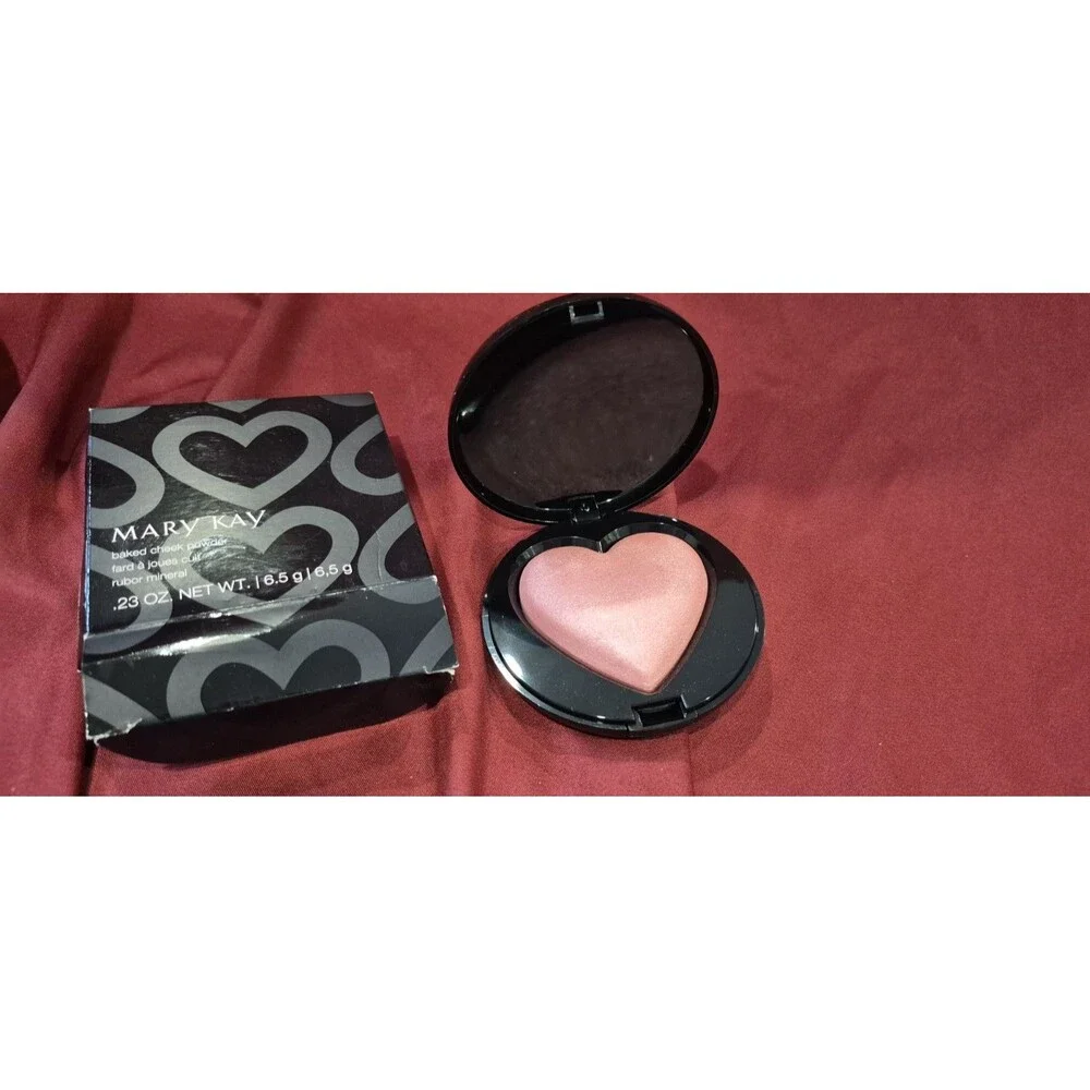 New Mary Kay Baked Cheek Powder GIVING HEART Heart Shaped 103619 NIB Discontinue